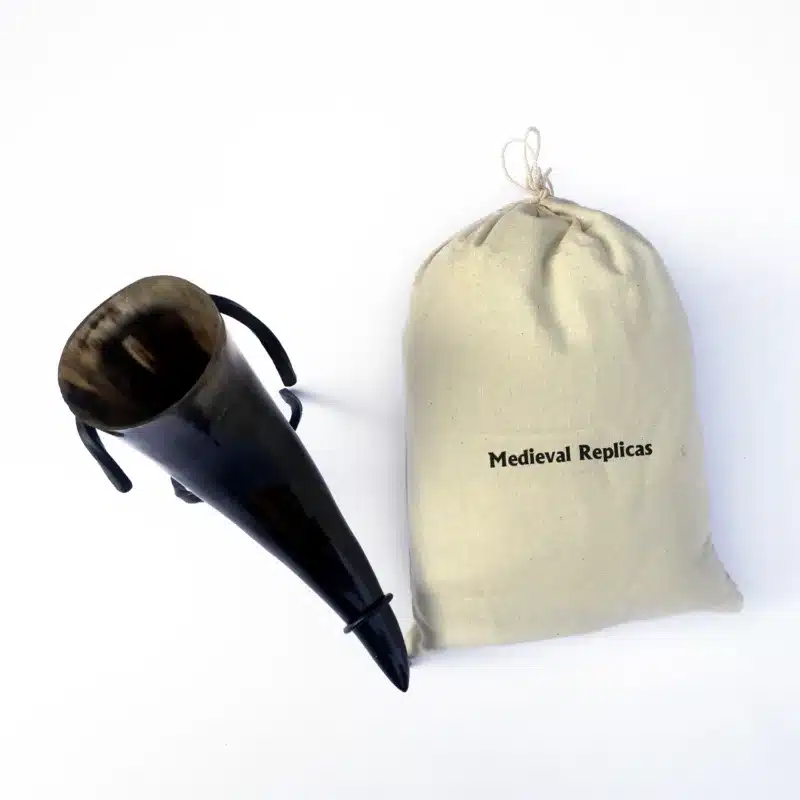 MRD02 Drinking Horn with Metal Stand jpg