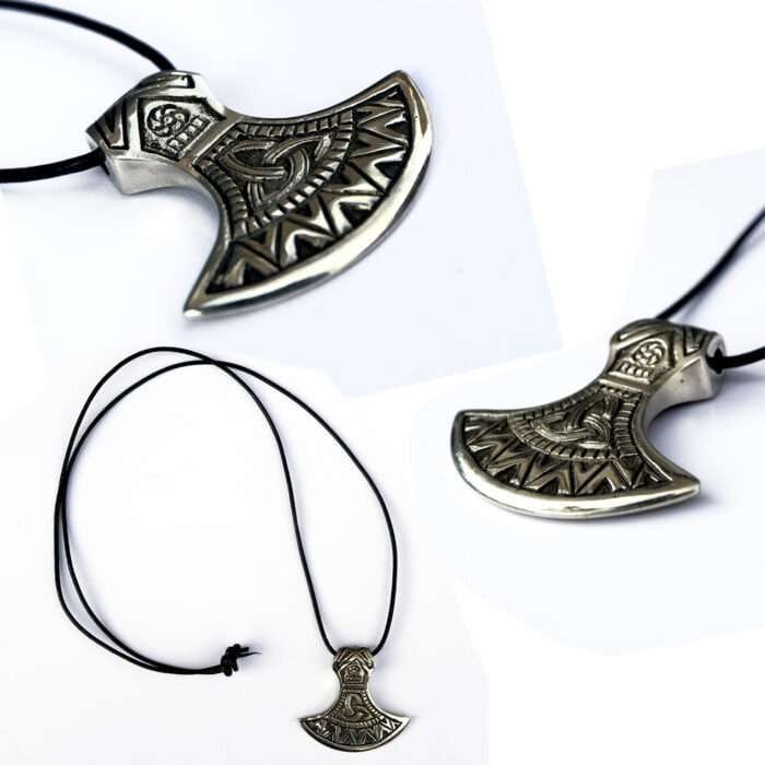 MRLT08b Medieval Locket with pure Leather Rope